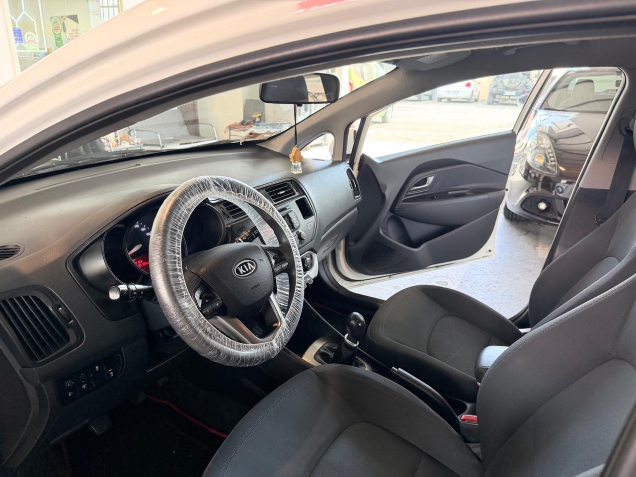 Kia Rio 1.1 CRDi WGT 5p. Neopatentati