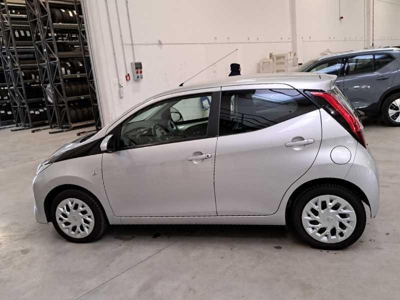 TOYOTA AYGO 1.0 VVT-i x-business 5 PORTE