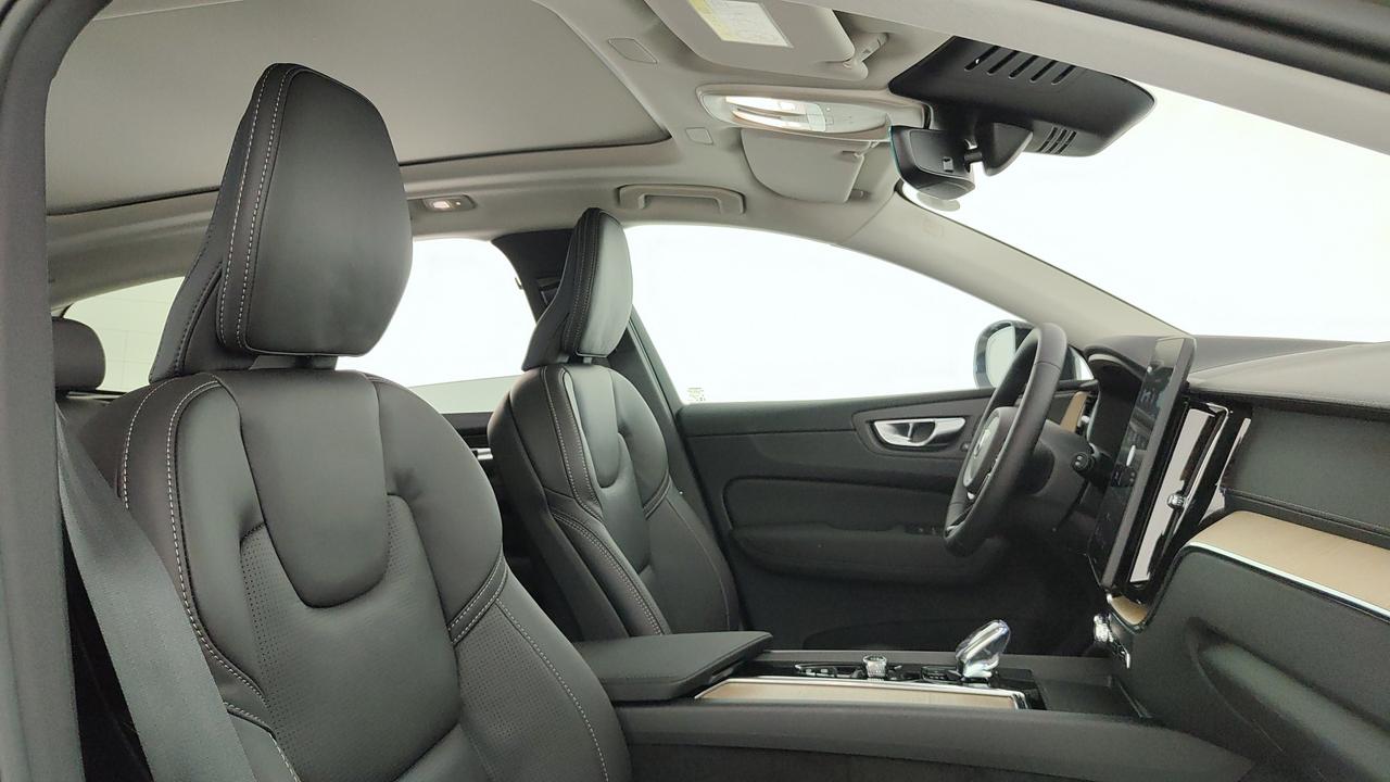 VOLVO XC60 2.0 b5 mhev Ultra Dark awd auto