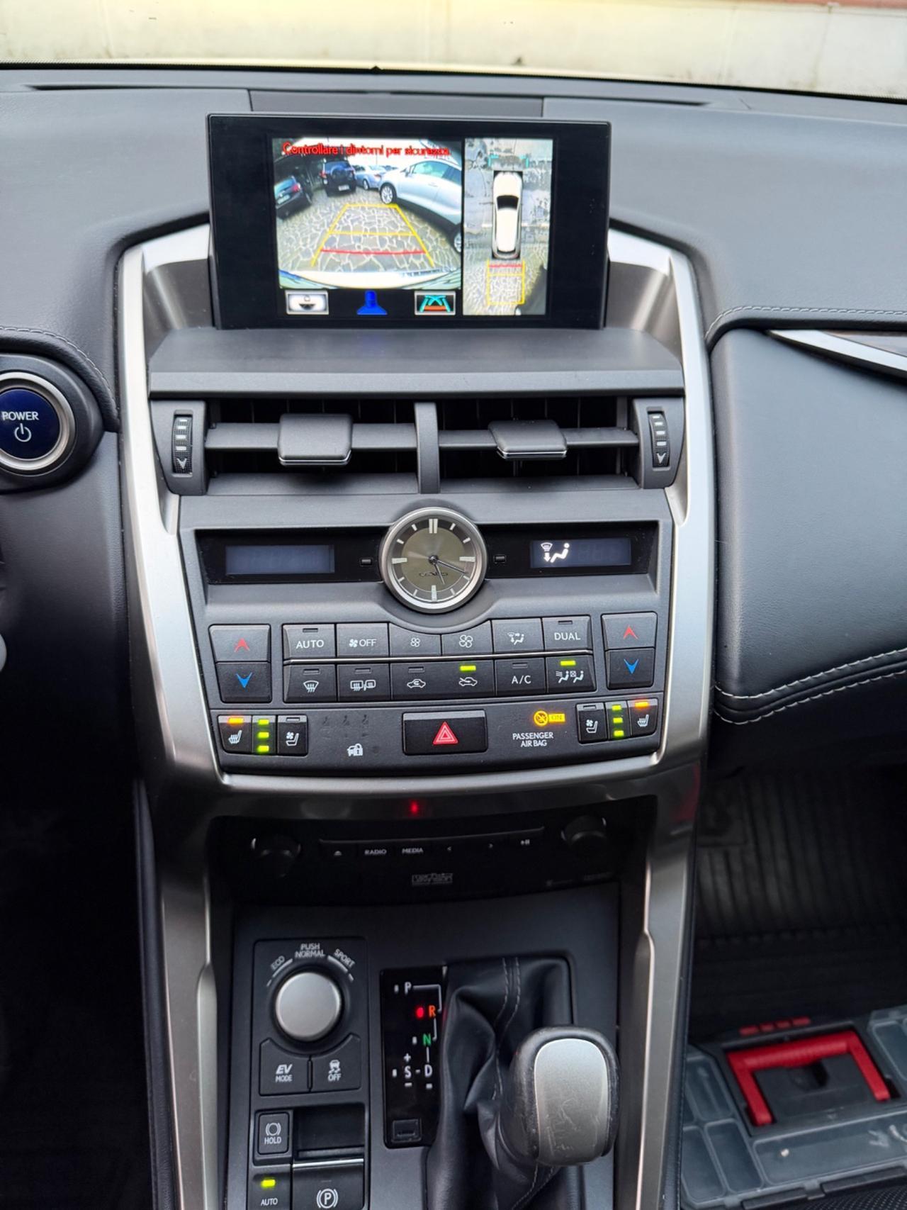 Lexus NX 300h Hybrid 4WD Luxury