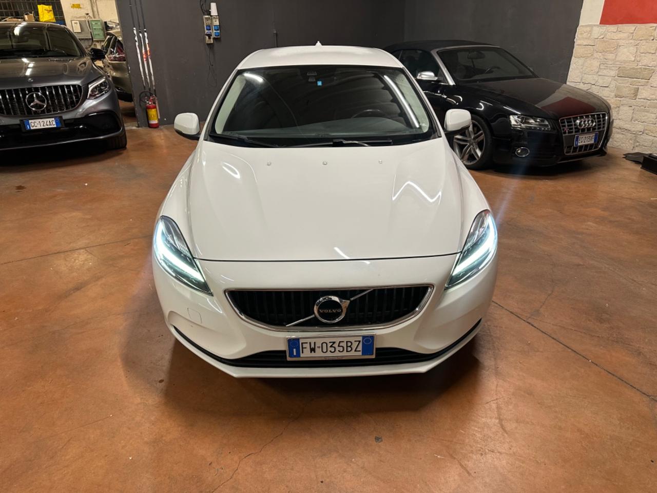 Volvo V40 D2 Geartronic Business Plus