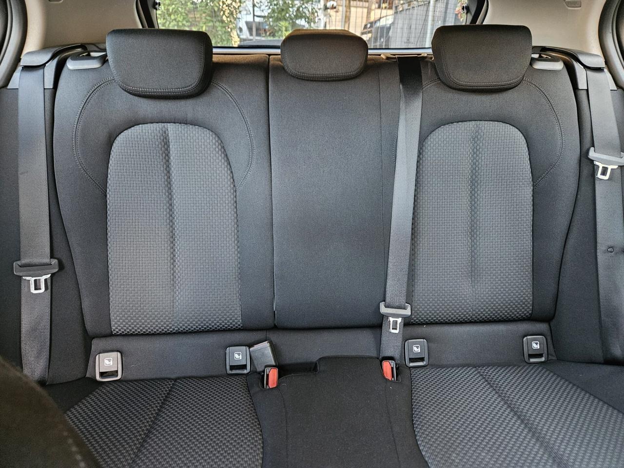 Bmw 118 118d 5p. Business Advantage