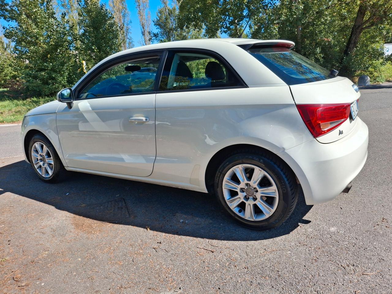 Audi A1 1.6 TDI Attraction-DIESEL-