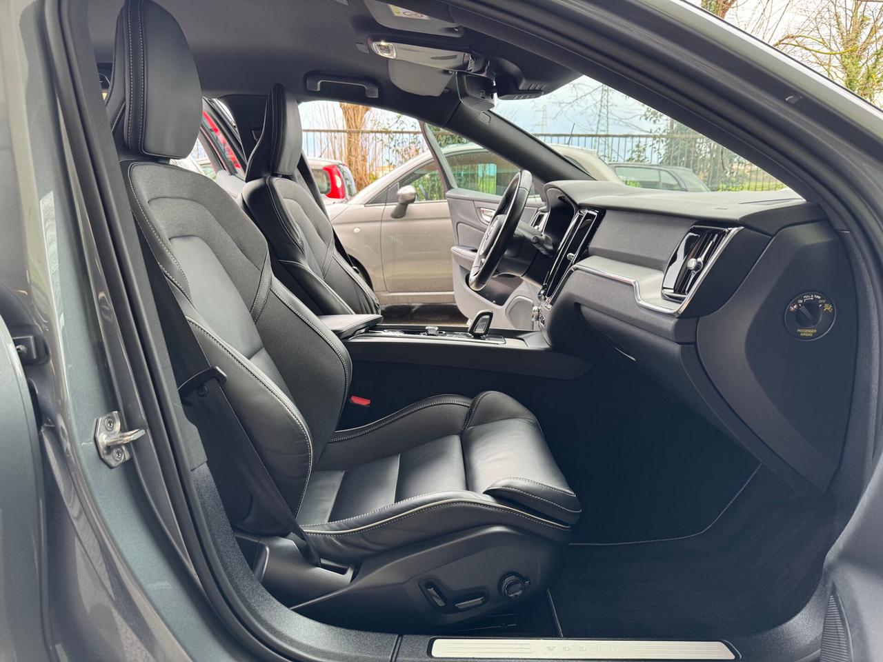 Volvo V60 2.0 b4 R-Design Hybrid GARANZIA 24 MESI