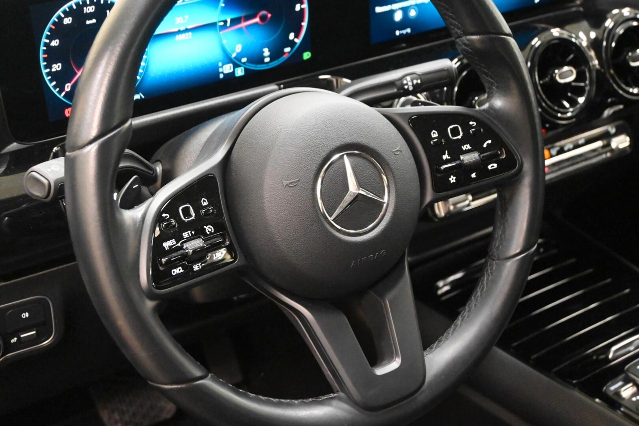 MERCEDES GLA (H247) GLA 180 d Automati...