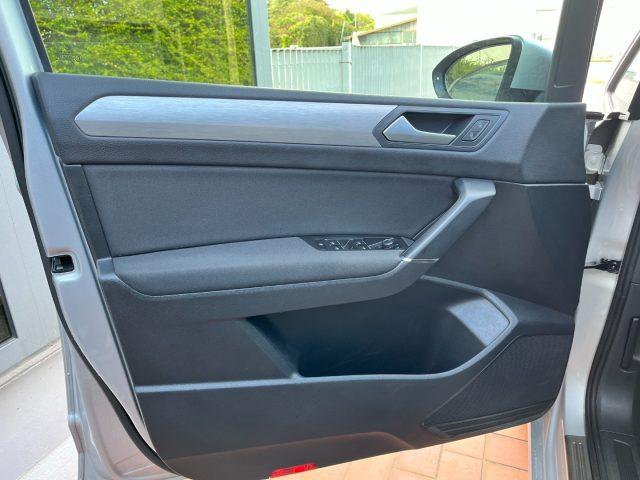 VOLKSWAGEN Touran 1.6 TDI 115 CV SCR DSG R LINE EXCLUSIVE *7 POSTI*