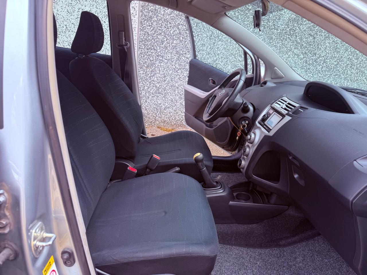 Toyota Yaris 1.0 5 porte Navi*Neopatentati*Solo 137000km*