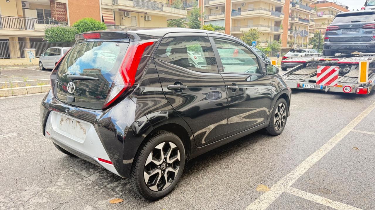 Toyota Aygo Connect 1.0 VVT-i 72 CV 5 porte x-play LED NAVI KAMERA PDC CERCHI 16 BLUETOOTH