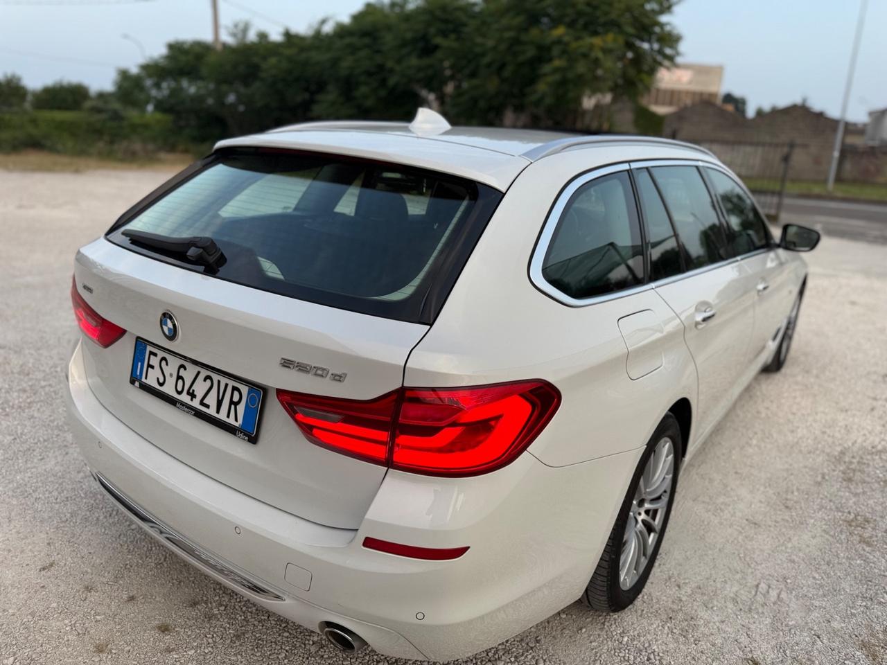 Bmw 520 520d xDrive Touring Luxury Full Tettto Pelle Navi