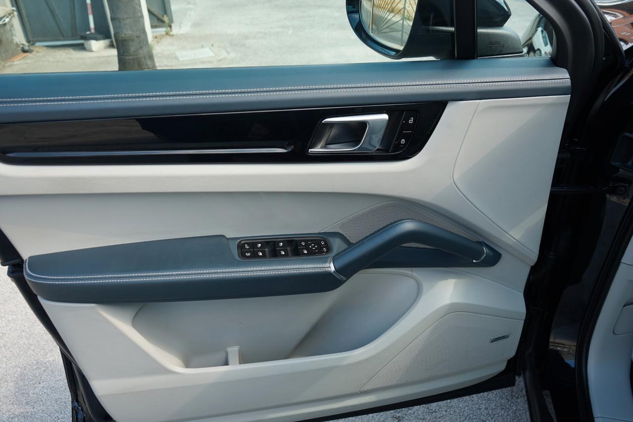 Porsche Cayenne Coupé 3.0 V6 E-Hybrid