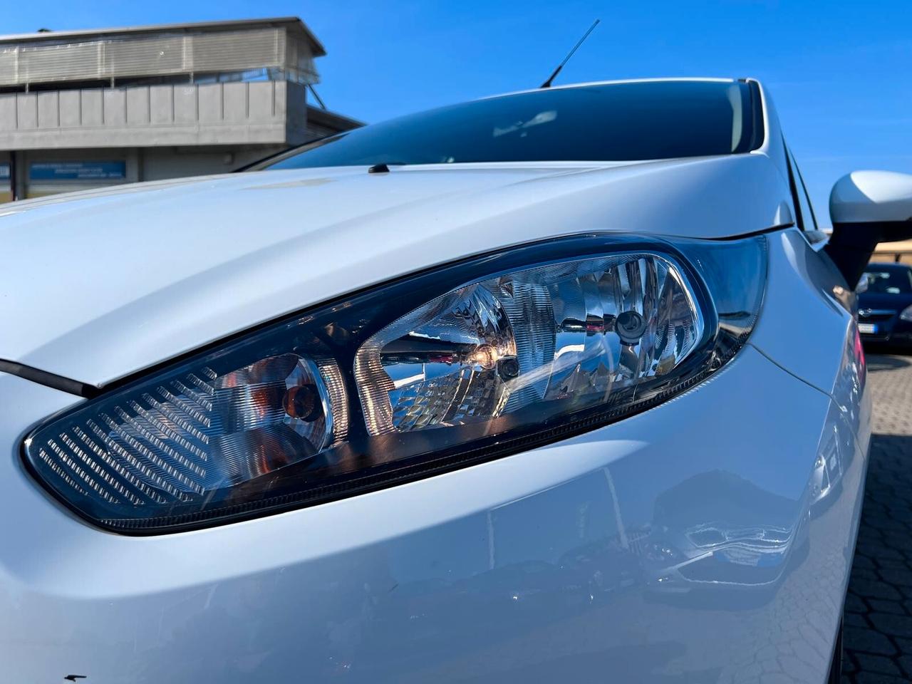 Ford Fiesta 1.5 TDCi 75CV 5 porte Black & White Edition