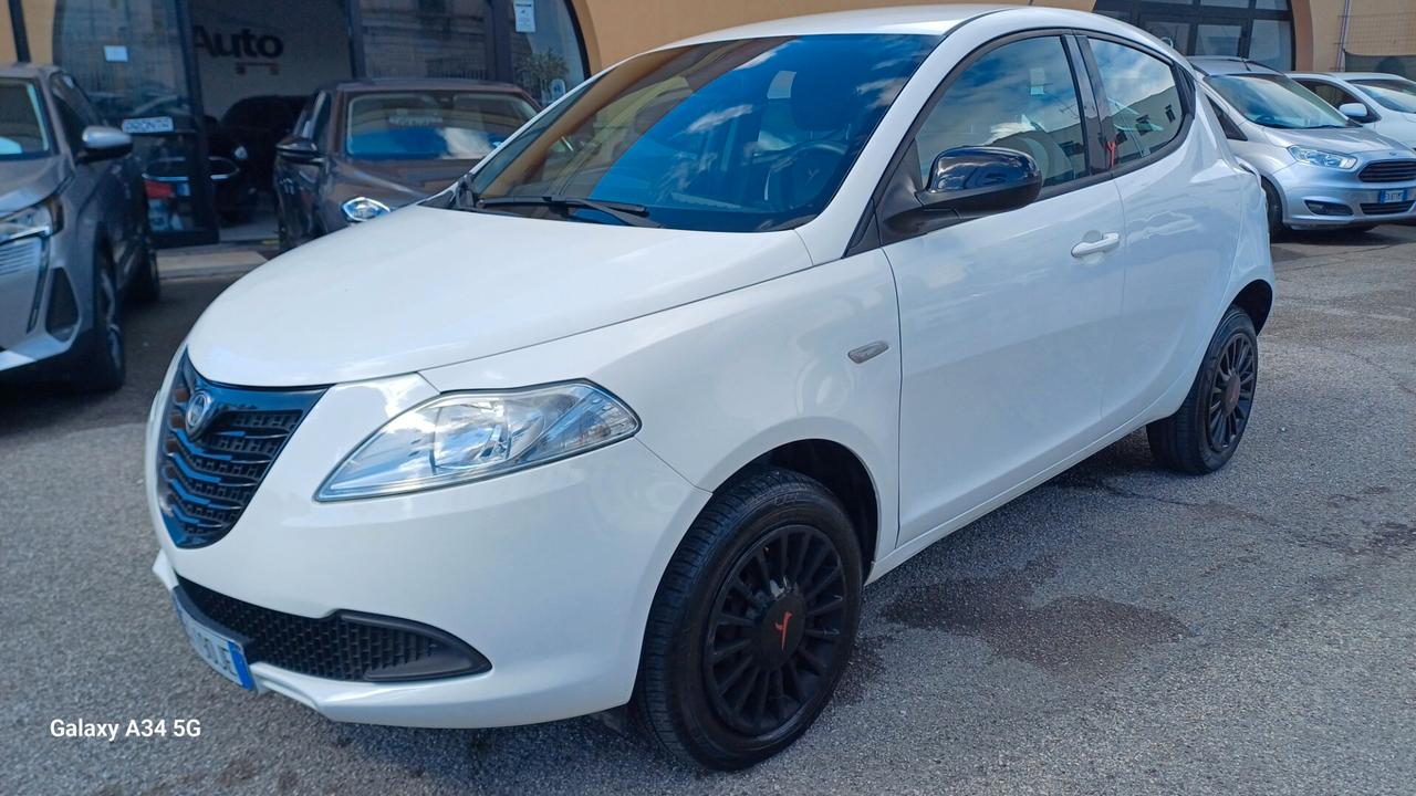 Lancia Ypsilon 85 CV 5 porte Metano Ecochic Gold