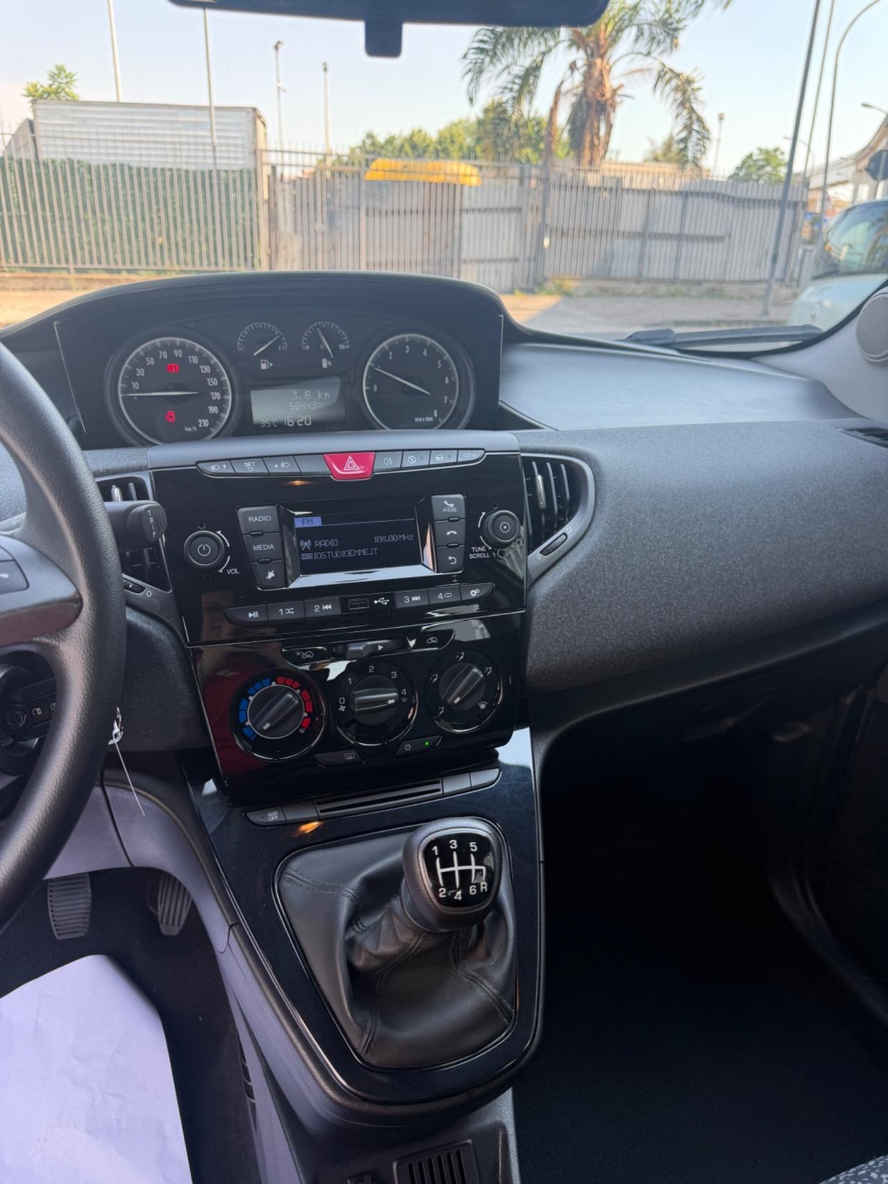 Lancia Ypsilon 1.0 FireFly 5 porte S&S Hybrid Gold Plus