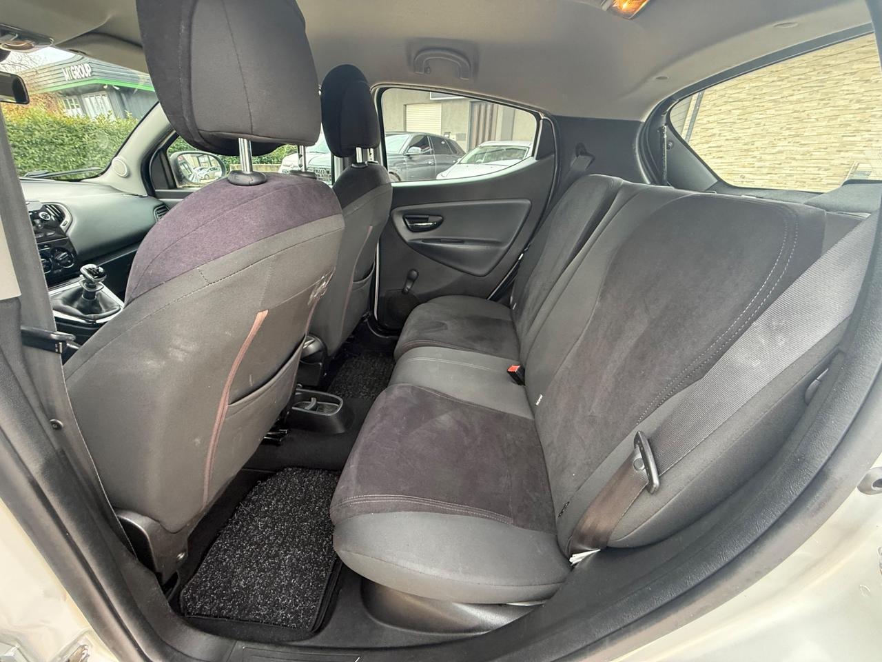 Lancia Ypsilon 1.2 69 CV 5 porte Silver