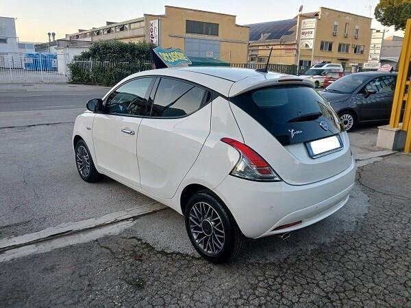 LANCIA YPSILON 1.0 FireFly S&S 69 CV HYBRID GOLD PLUS