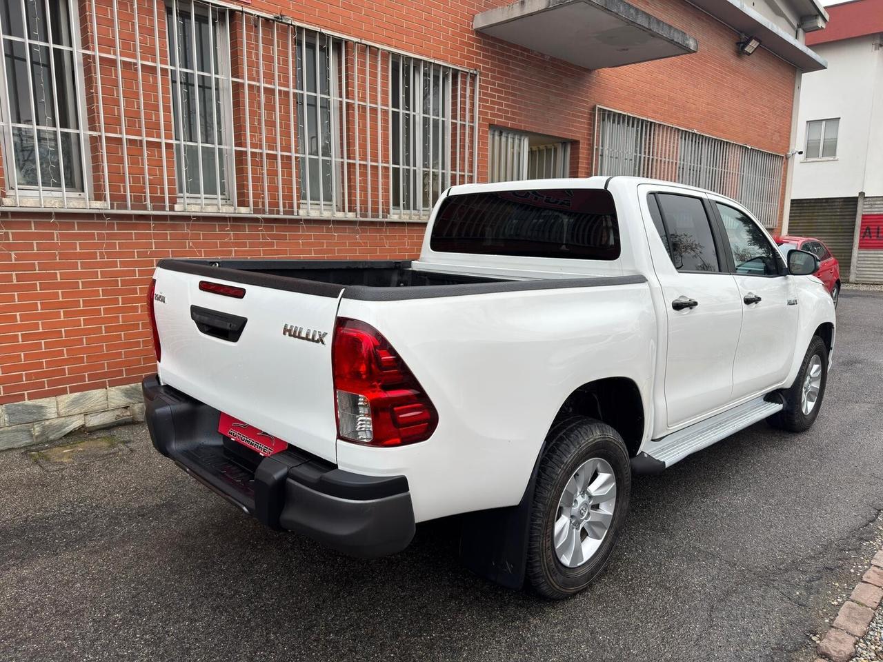 Toyota Hilux 2.4 D-4D A/T 4WD 4 porte Double Cab lounge