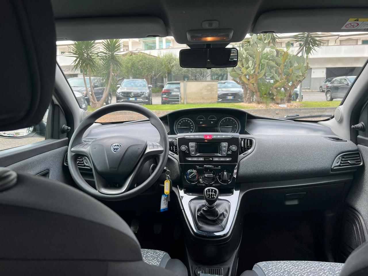 Lancia Ypsilon 1.0 FireFly 5 porte S&S Hybrid Ecochic Silver
