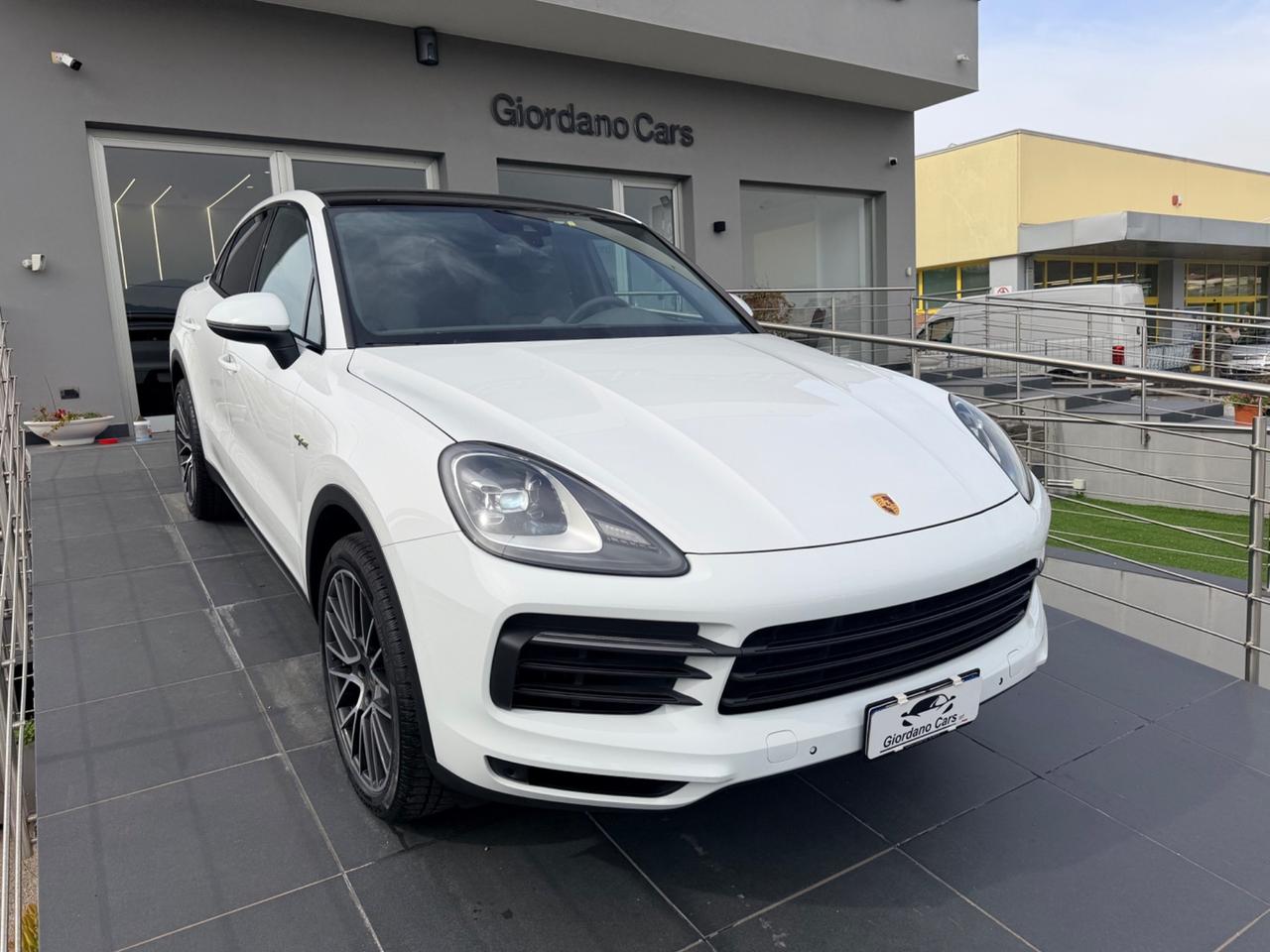 Porsche Cayenne Coupé 3.0 V6 E-Hybrid uni pro in garanzia