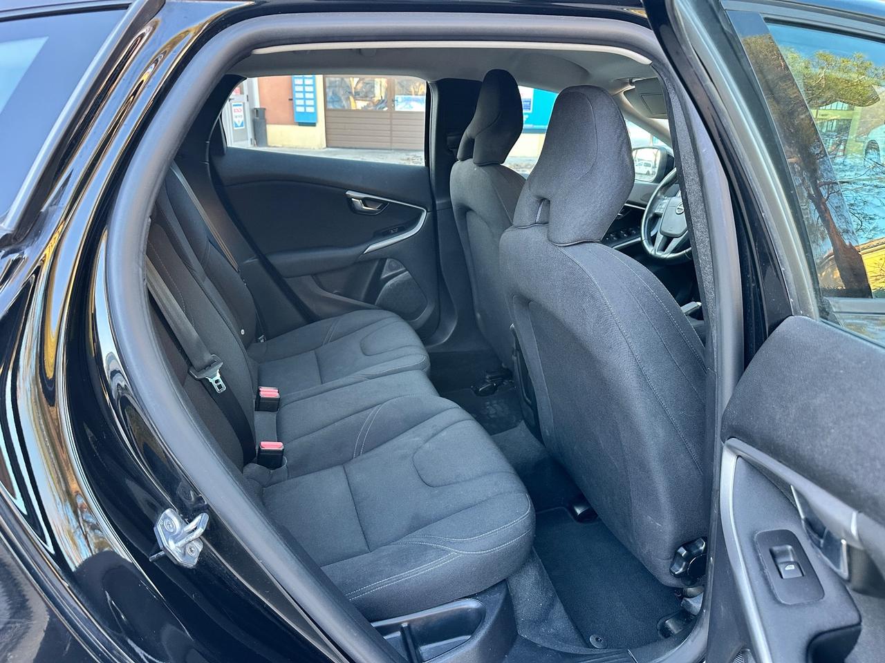 Volvo V40 D2 R-DESIGN MOMENTUM X NEOPATENTATI