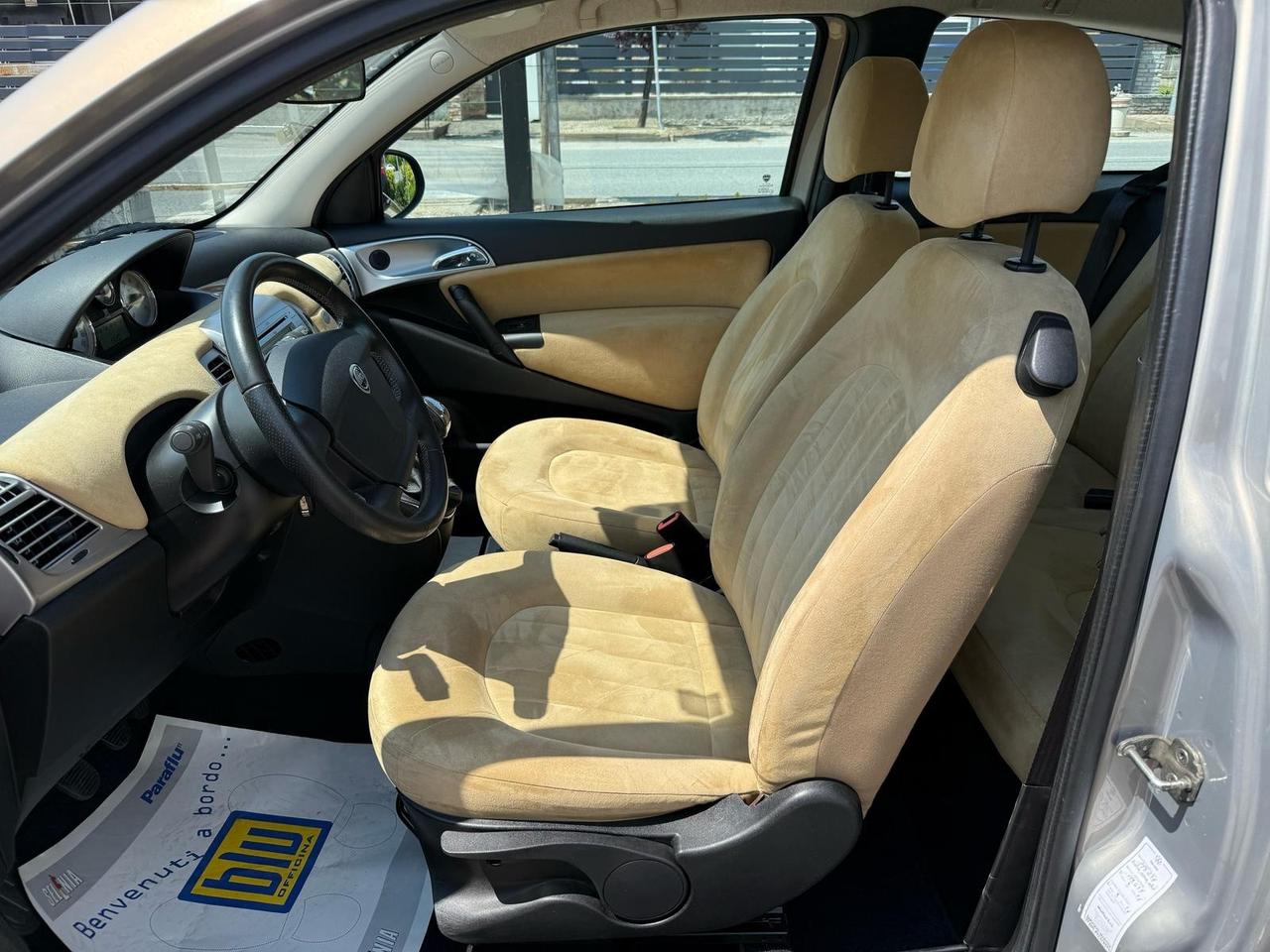 Lancia Ypsilon 1.2 69CV Platino OK NEOPATENTATI