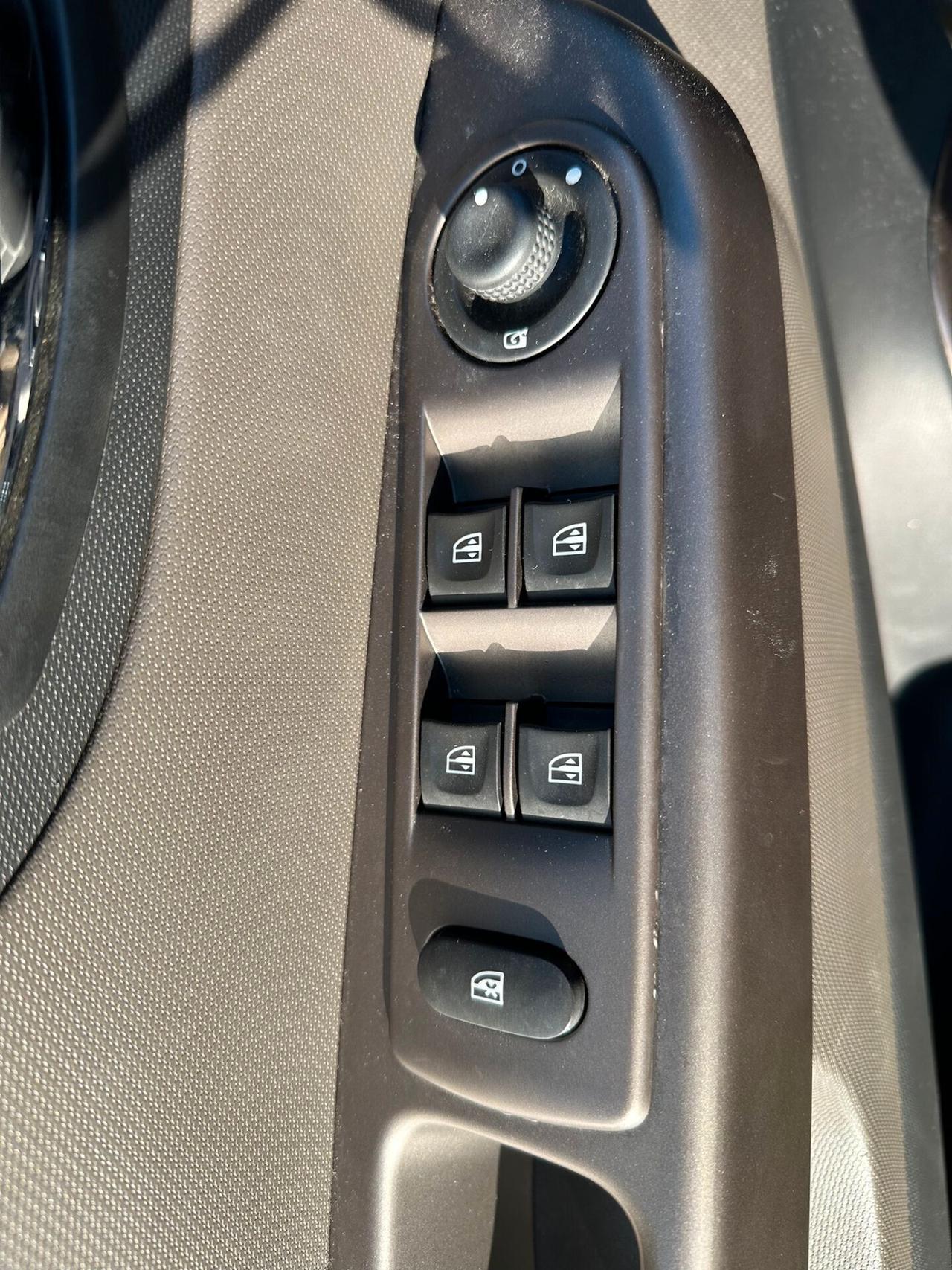 Renault Captur 1.5 Energy Iconic SINISTRATA