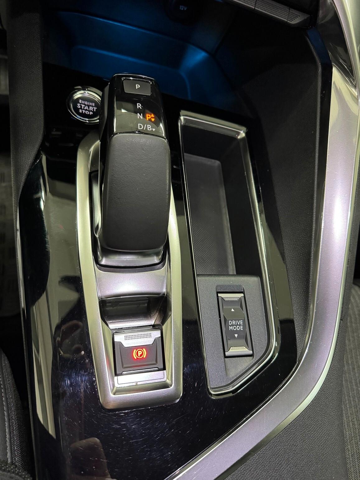 3008 1.6Hybrid e-EAT8 Allure PERFETTA COME NUOVA