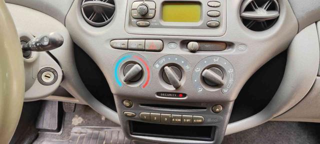 TOYOTA Yaris 1.0i 16V cat 3 porte Sol