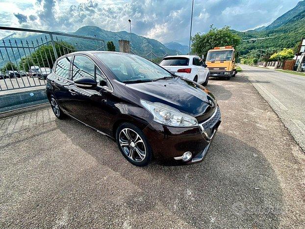 Peugeot 208 1.6 Hdi Allure 5 Porte Navi