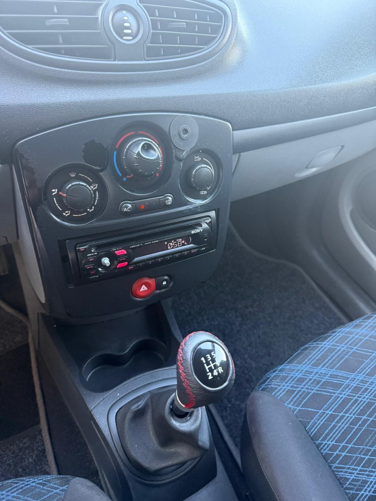 RENAULT CLIO 1.1 BENZINA NEOPATENTATI