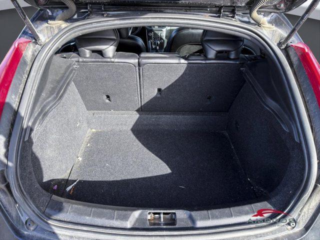 VOLVO V40 D2 R-design Kinetic - PER OPERATORI DEL SETTORE