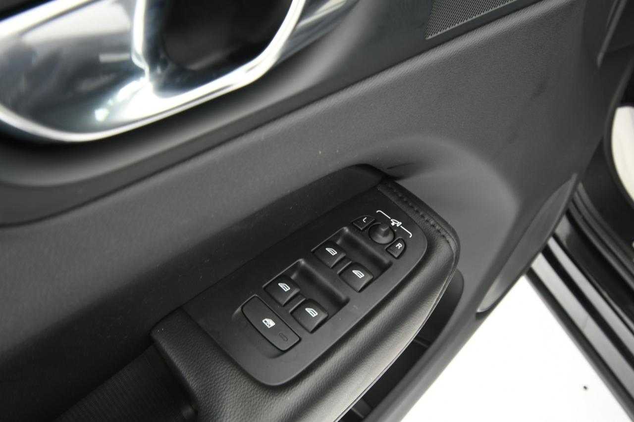 VOLVO XC60 2.0 b4 Momentum Pro awd auto CAMERA+C18"