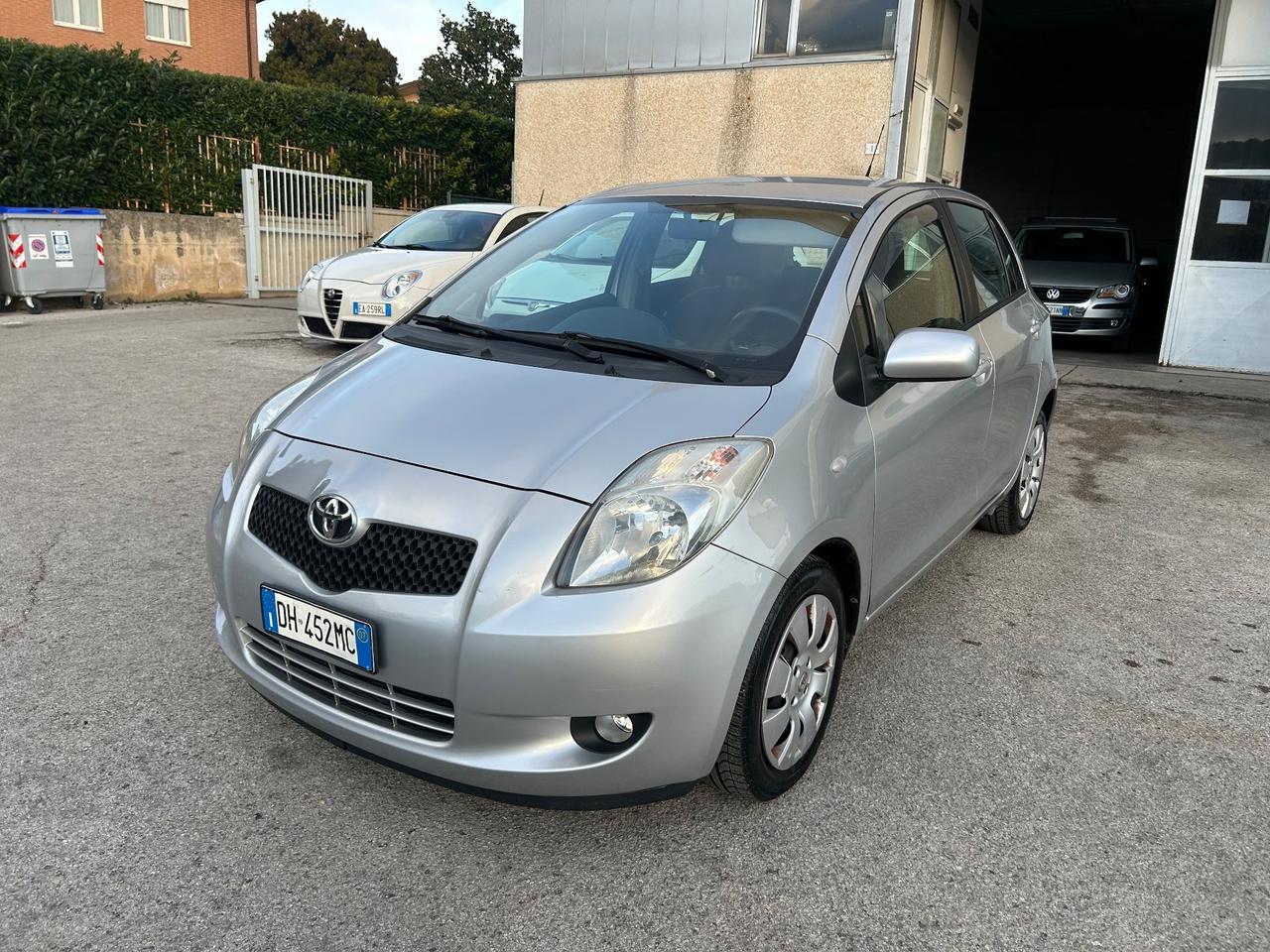 Toyota Yaris 1.3 5 porte cambio automatico 120000km