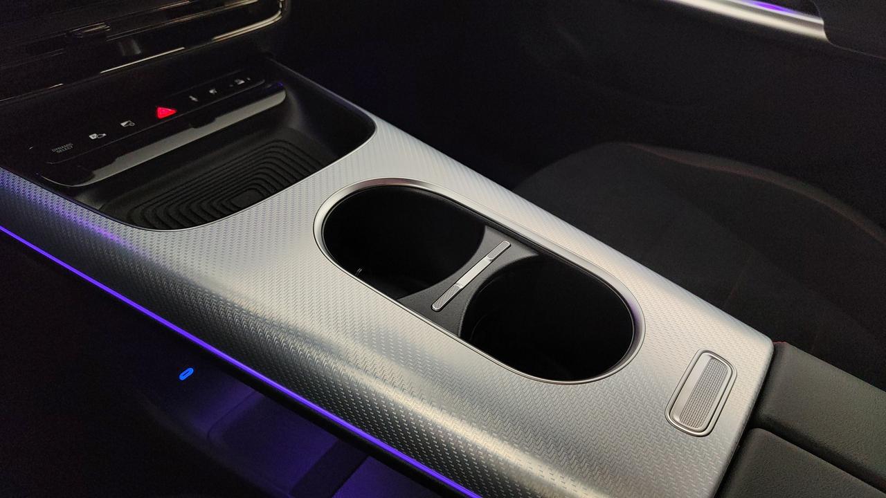 Mercedes-Benz GLB 250+ con tecnologia EQ