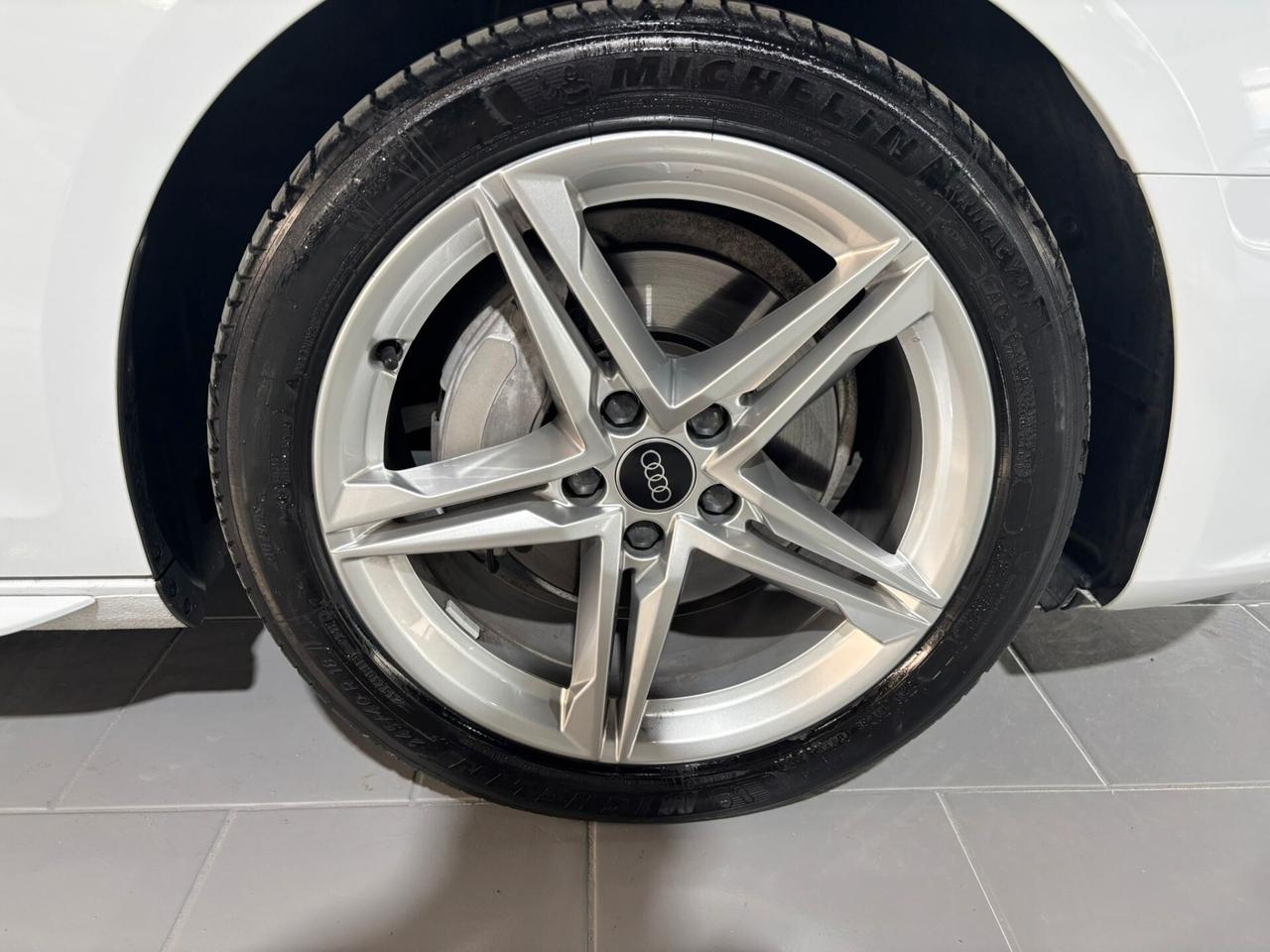 Audi A4 Avant 40 TDI S tronic line edition