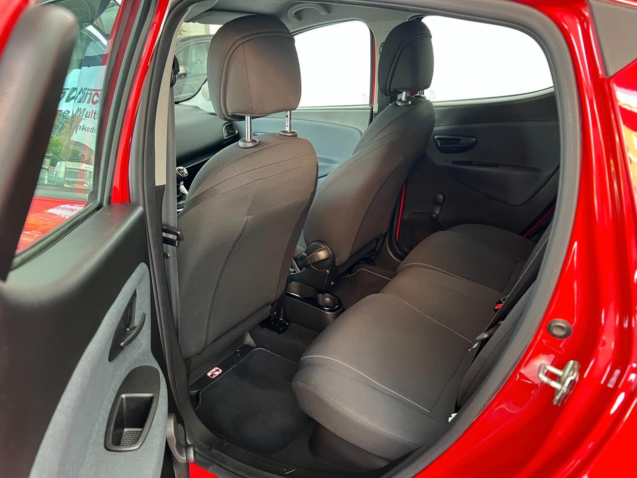 LANCIA YPSILON 1.0 70 CV HYBRID GOLD €185/MESE