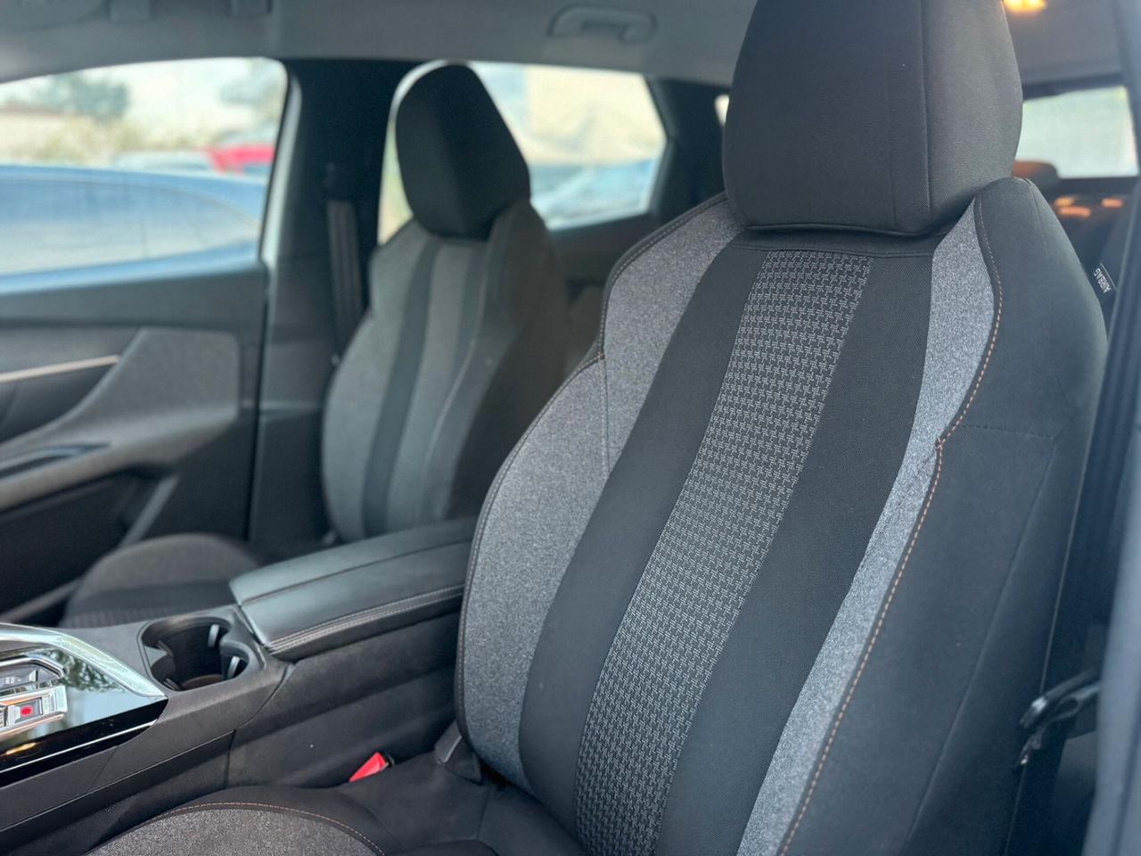 Peugeot 3008 BlueHDi 130 EAT8 Active Pack