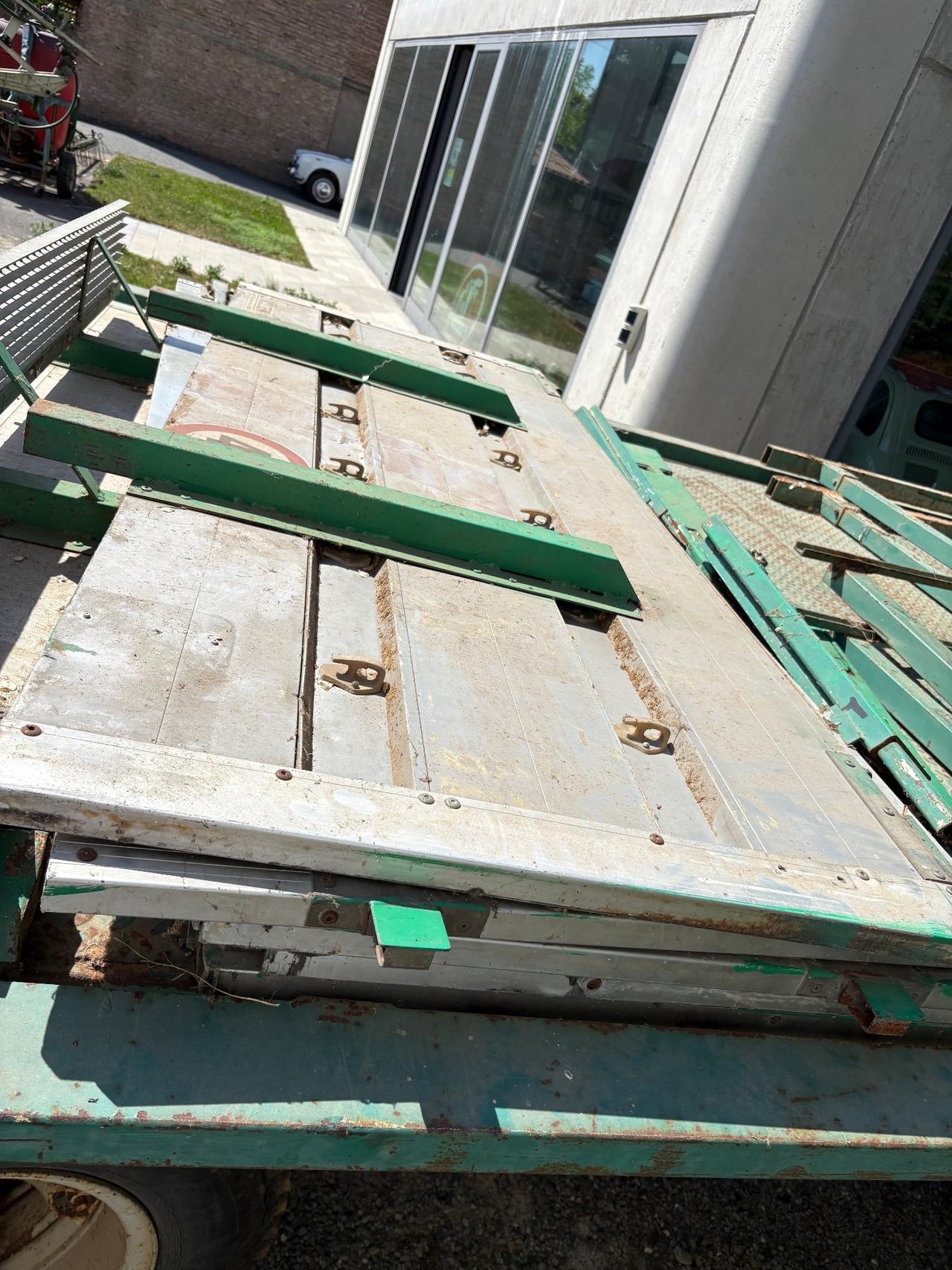 Rimorchio agricolo Viberti per paglia o fieno