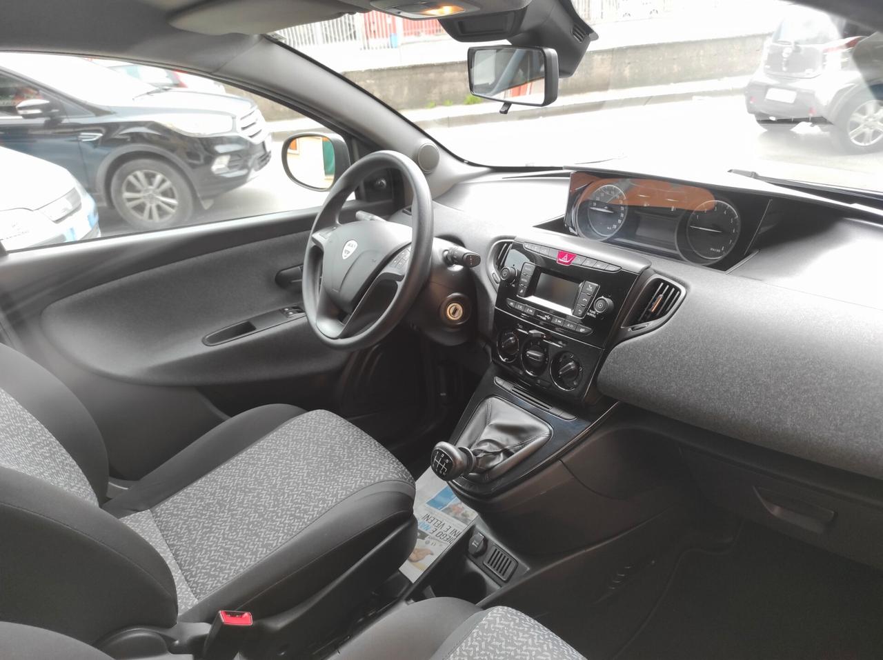 Lancia Ypsilon 2023 1.0 Hybrid Silver Plus BloccaCambio