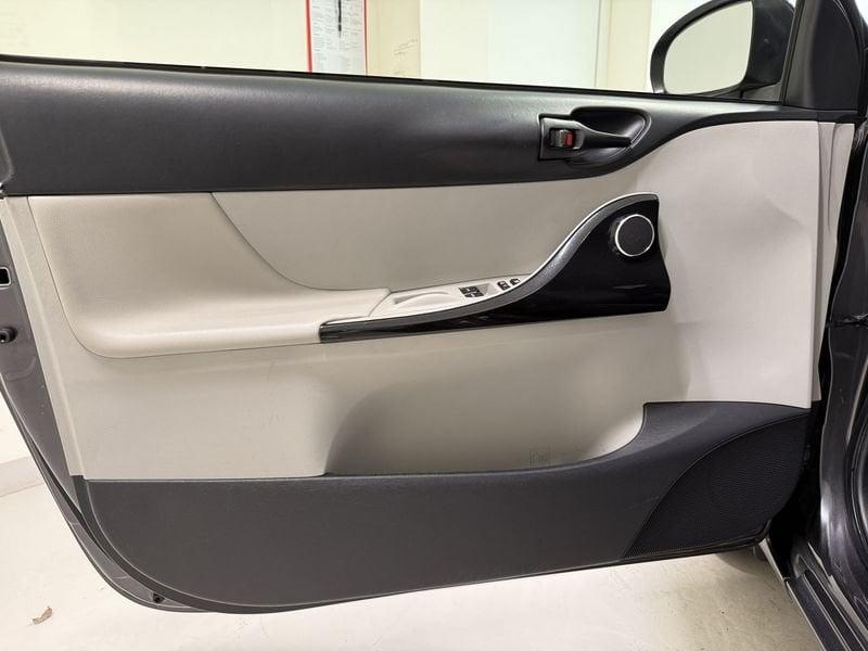 Toyota iQ iQ 1.0 Lounge (high) CVT