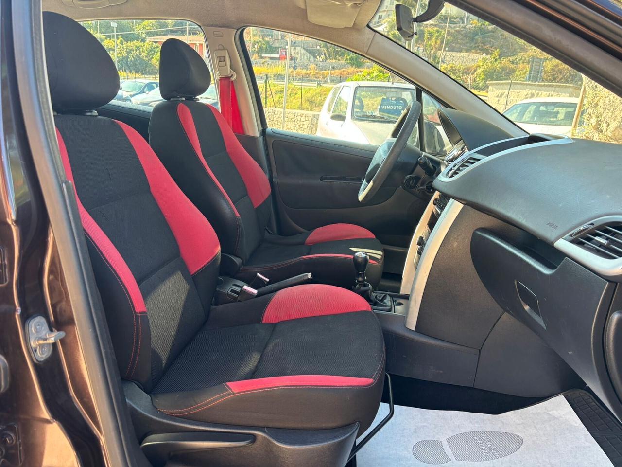 PEUGEOT 207 1.4 HDI - 2011