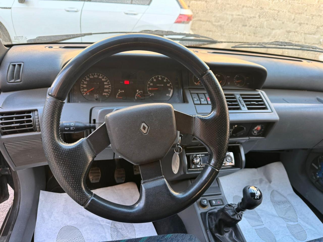 Renault Clio 1.8i 16V cat