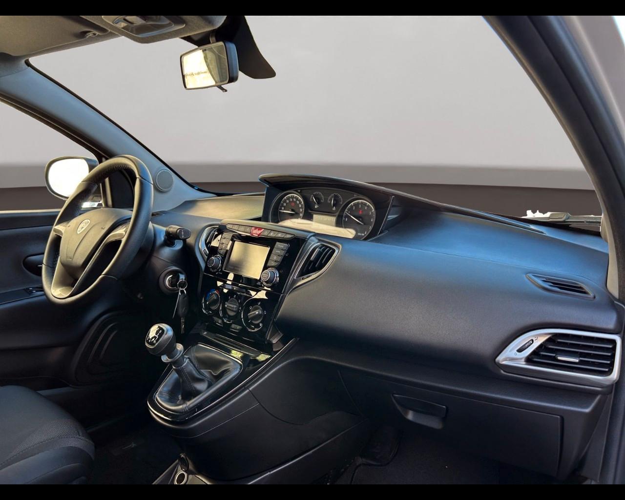 LANCIA Ypsilon III 2015 - Ypsilon 0.9 t.air Silver ecochic metano 70cv