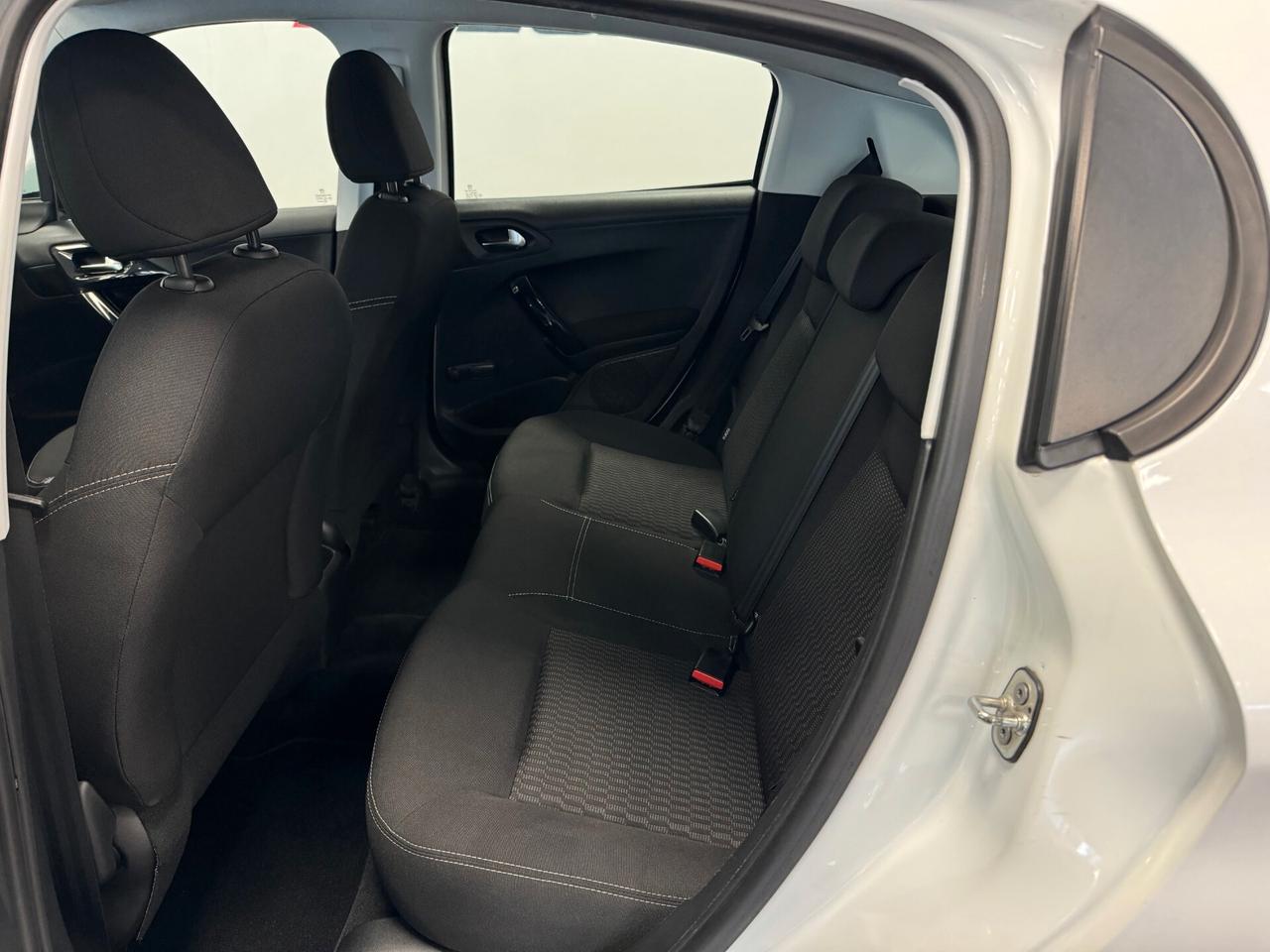 Peugeot 208 PureTech 82 5 porte Active NEOPATENTATI UNIPROP.