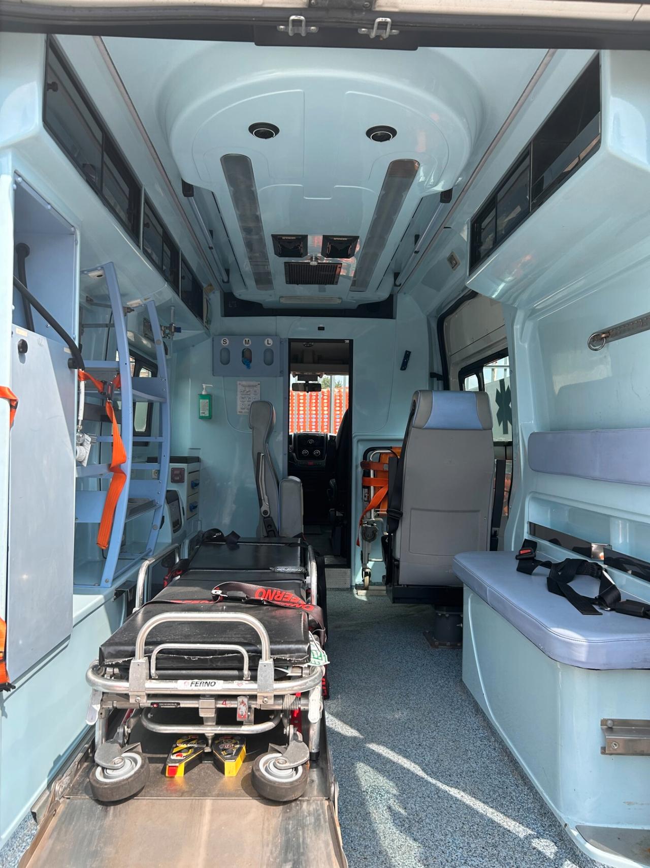 Fiat Ducato VETRATO AMBULANZA