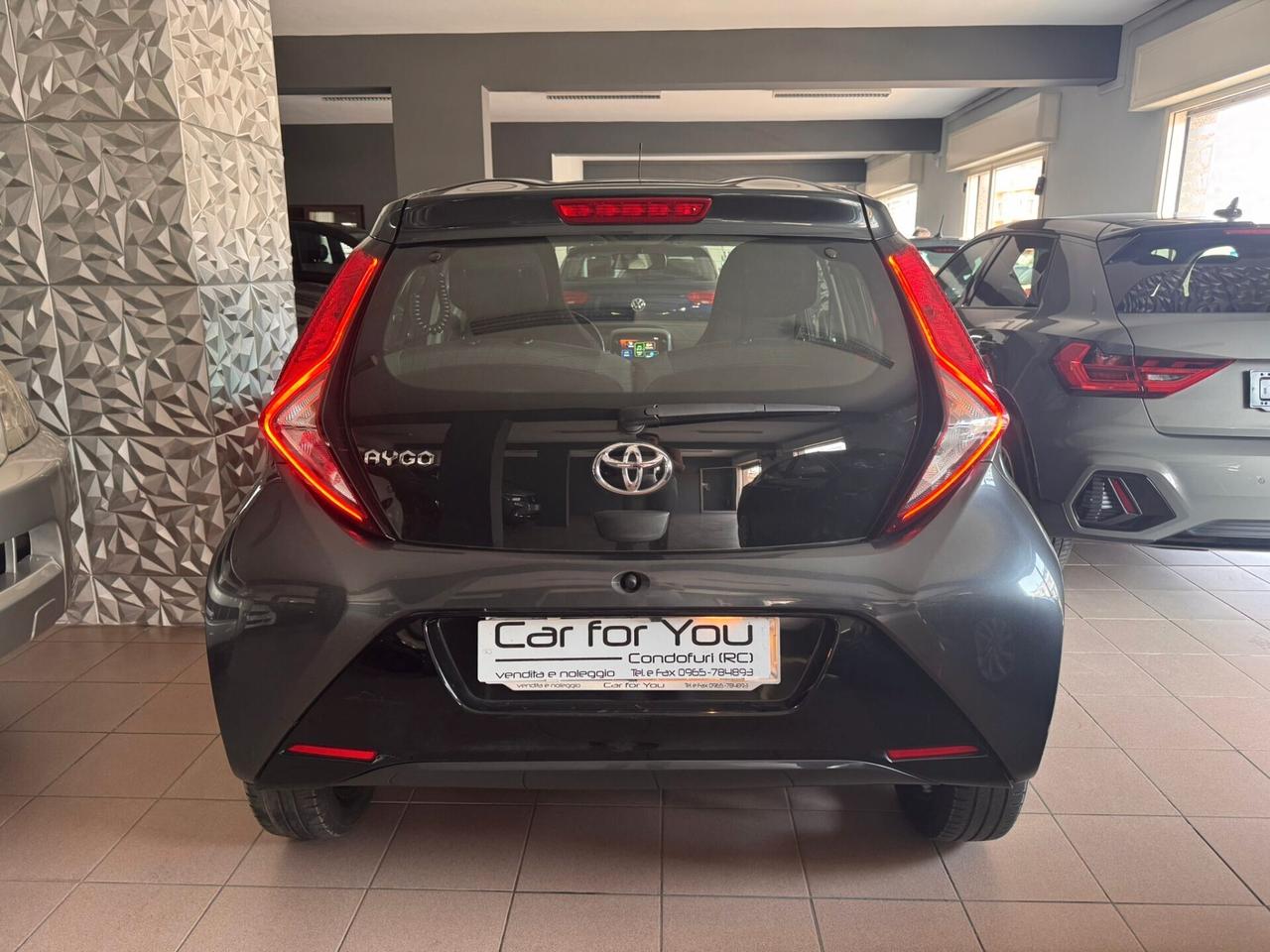 Toyota Aygo Connect 1.0 VVT-i 72 CV 5 porte x-fun