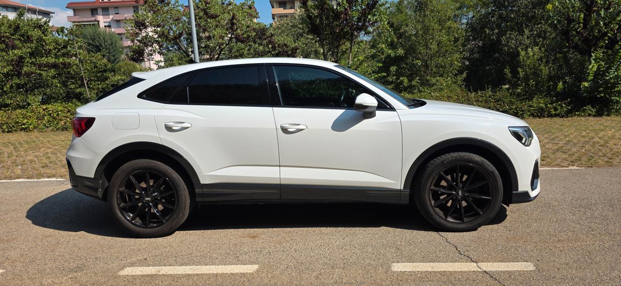 Audi Q3 35 TFSI Business Advanced