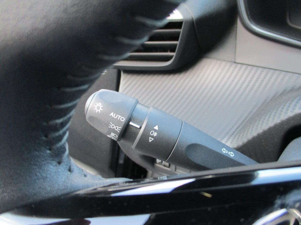 Peugeot 2008 PureTech 100 S&S Allure CarPlay/Led/Navi