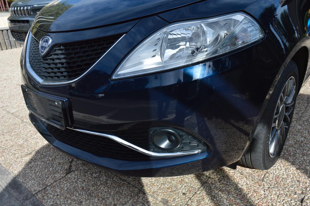 Lancia Ypsilon 1.2 69 CV 5 porte Silver