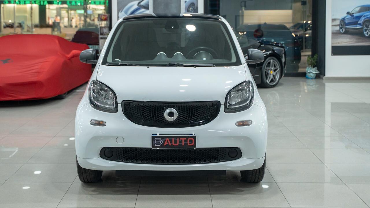 Smart ForTwo 1.0 YOUNGSTER 71 CV TWINAMIC AUTO NAVI PELLE FULL
