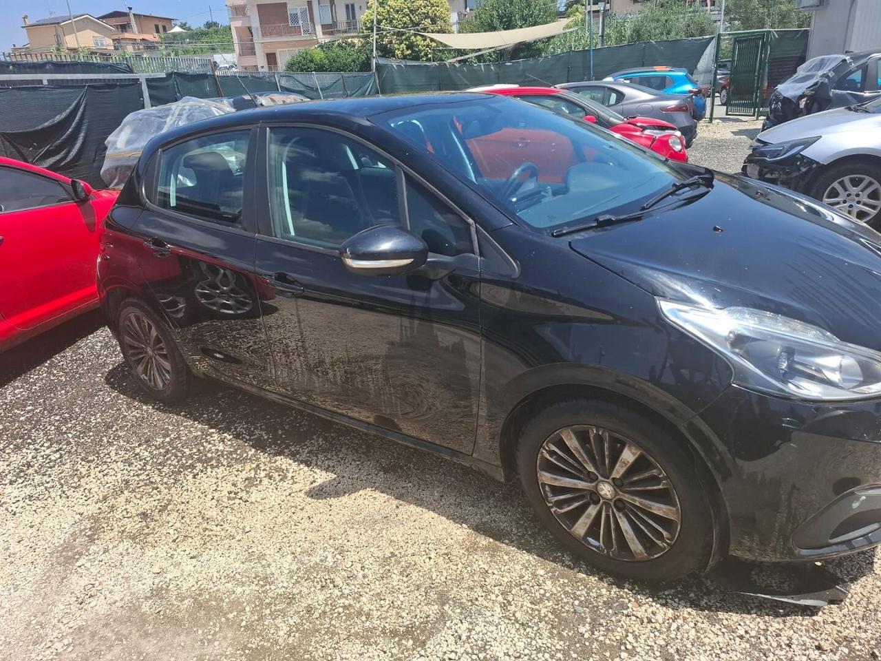 PEUGEOT 208 BLACKLINE VA IN MOTO SINISTRATA